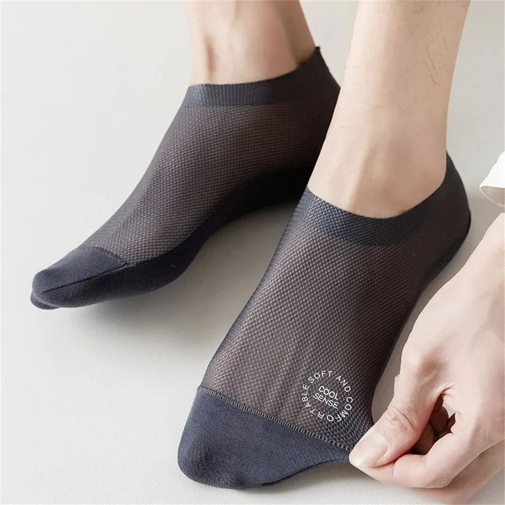 Breathable 6-Pack Invisible Ice-Silk Mesh Socks for Men – Stay Cool, Comfortable, and Secure with Non-Slip Grip!